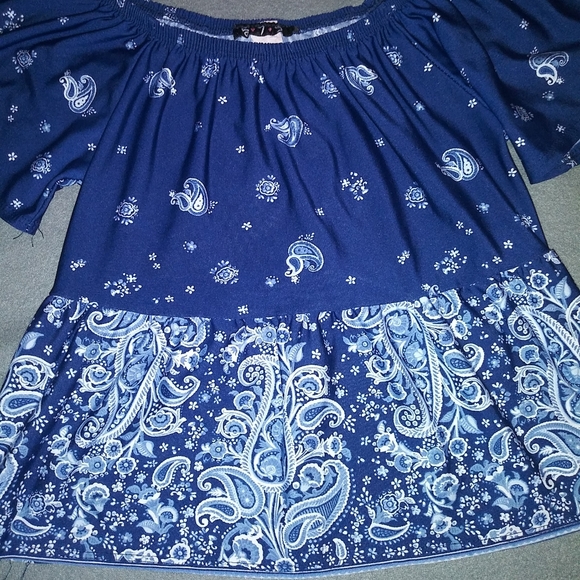 Blue and white top - Picture 5 of 5